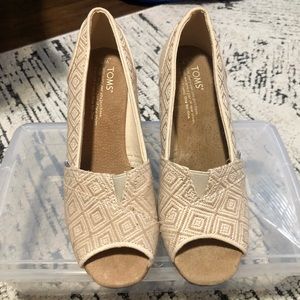 Toms brand wedges- NWOT